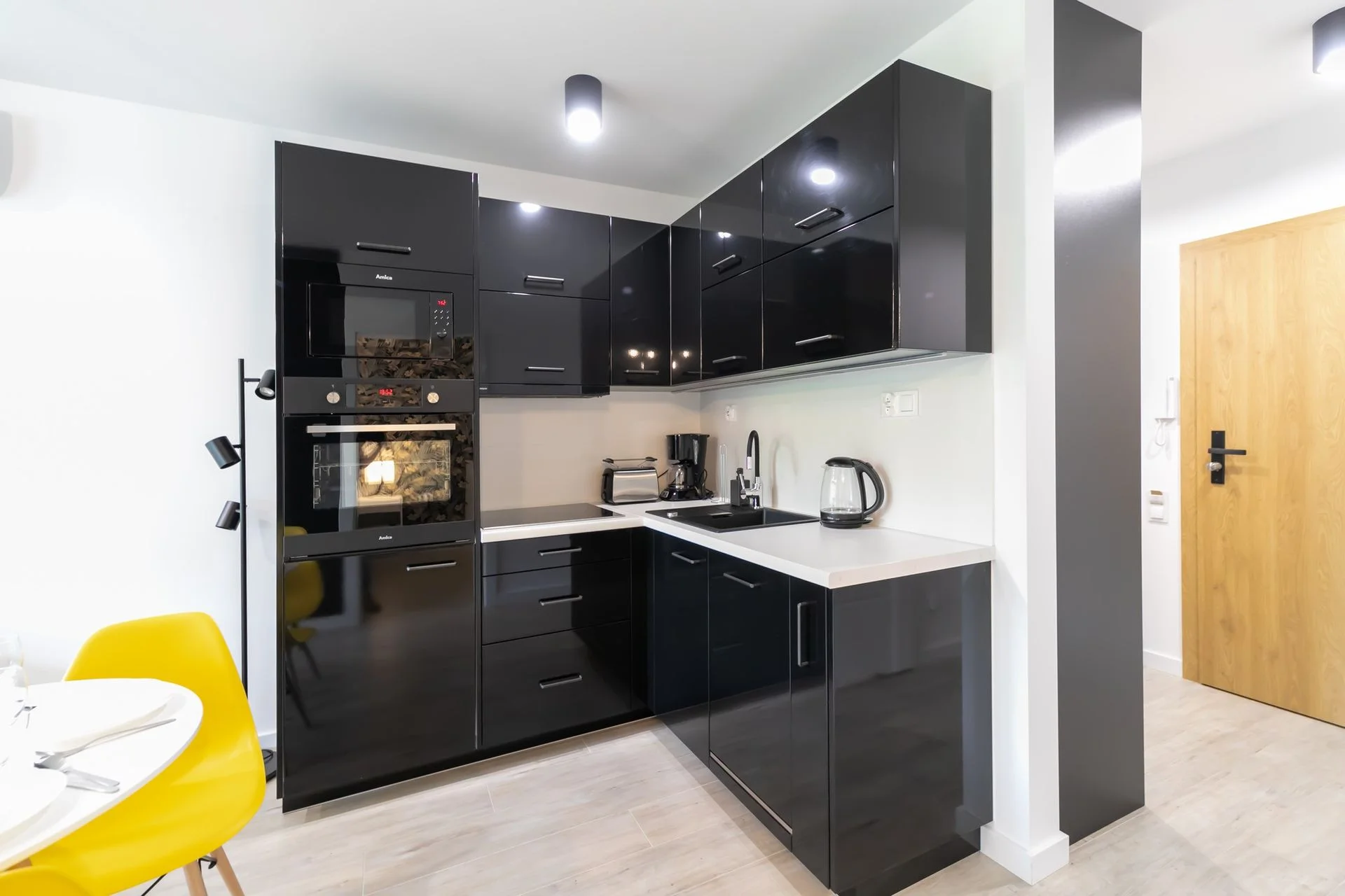 Cuisine propre et désinfectée par notre équipe de nettoyage